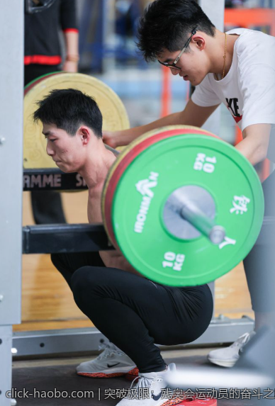 突破极限：残奥会运动员的奋斗之路